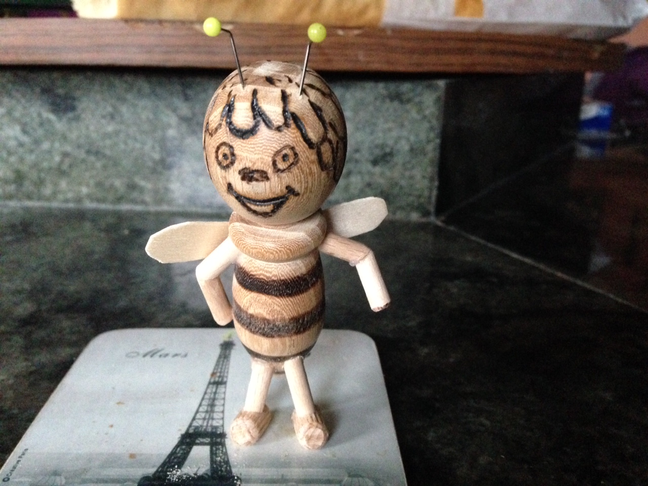 abeille de dessin animé